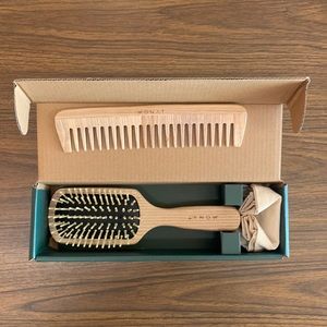 Monat Brush and Comb Set